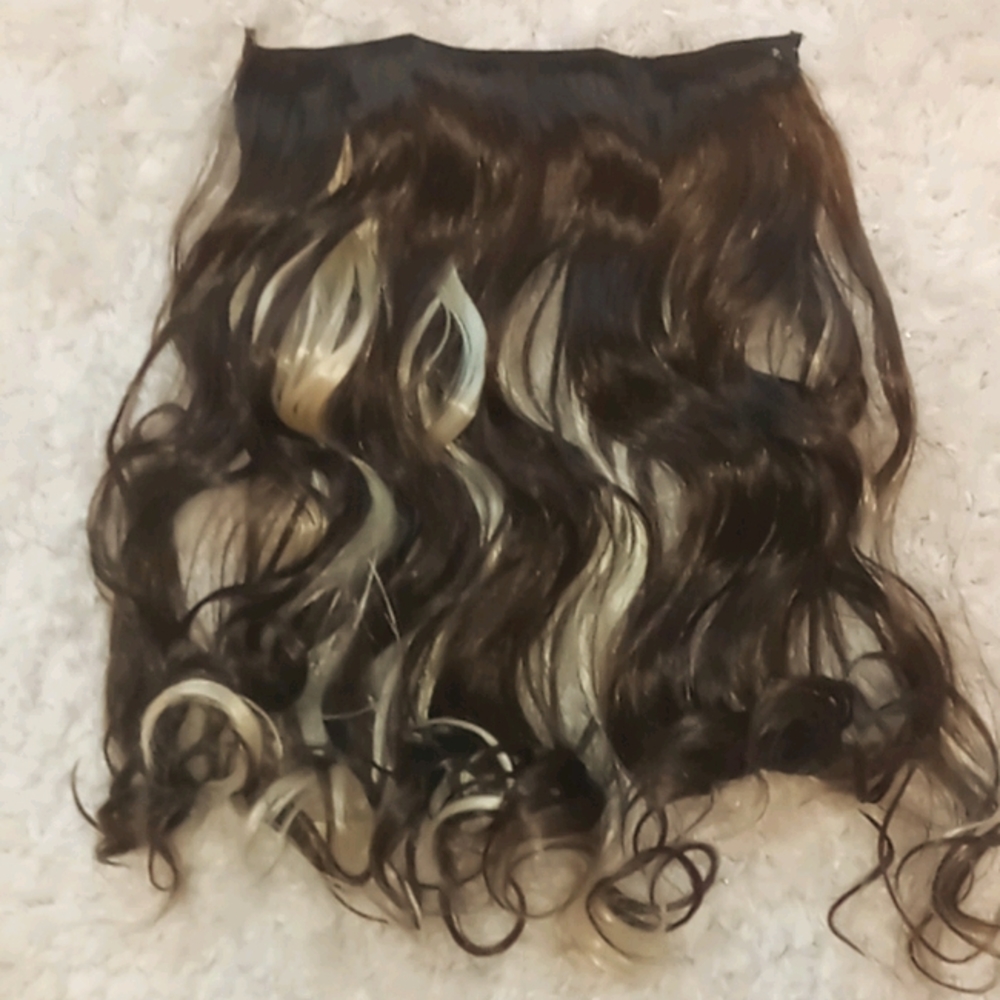 Brand New never worn Remy halo extensions 18 inch